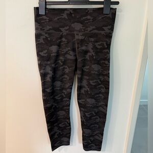 Fabletics women’s camo leggings